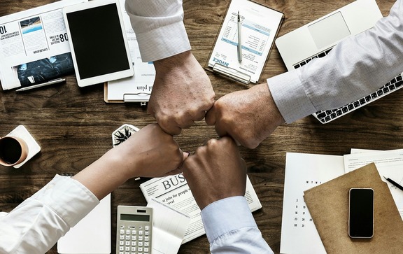 Equipos y Servicios